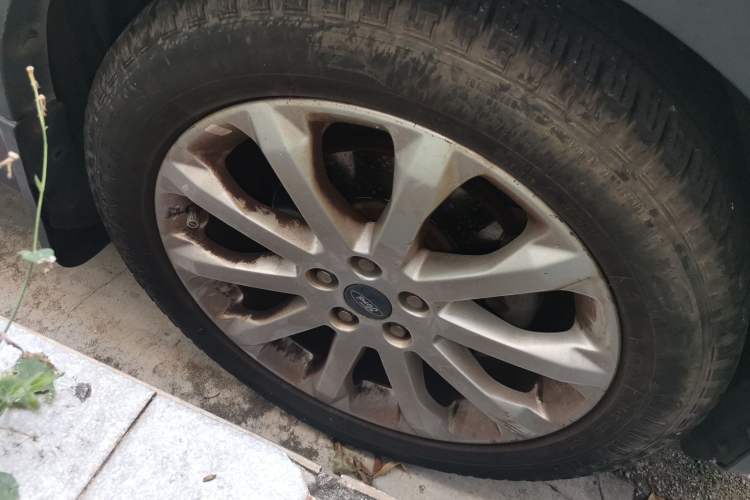 Used Ford Kuga 2013 1.6L GTDi Two-Wheel-Drive Trend Model Right Front Wheel Hub
