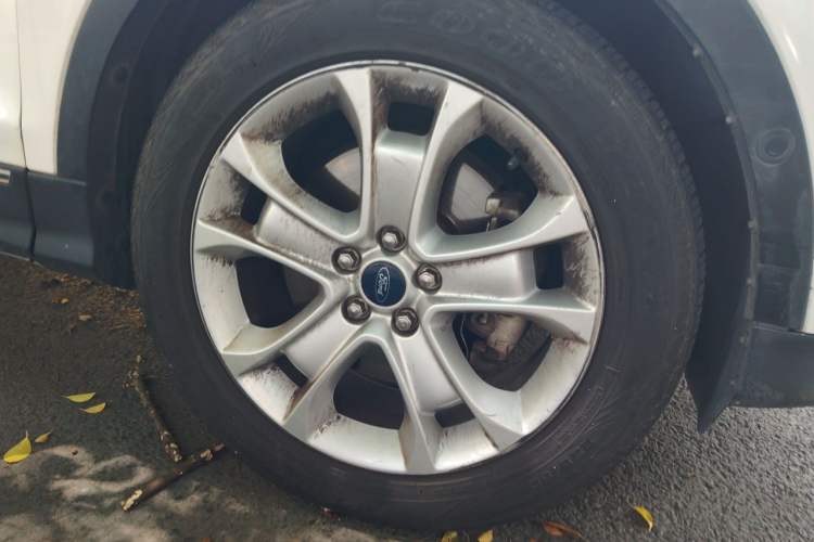 Used Ford Kuga 2013 2.0L GTDi Four-Wheel-Drive Sport Model Right Front Wheel Hub