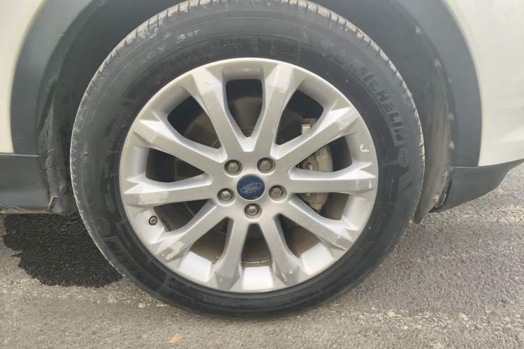 Used Ford Kuga 2013 1.6L GTDi 4x4 Elite Model Right Front Wheel Hub