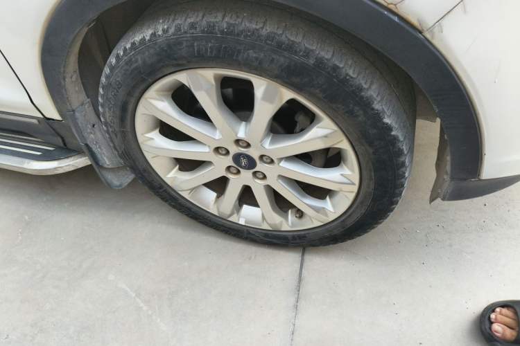 Used Ford Kuga 2013 1.6L GTDi Two-Wheel-Drive Trend Model Right Front Wheel Hub