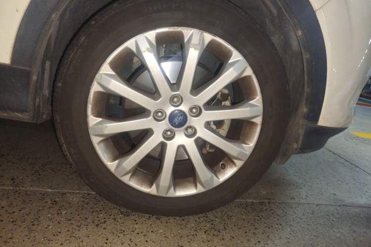 Used Ford Kuga 2013 1.6L GTDi 4x4 Elite Model Right Front Wheel Hub