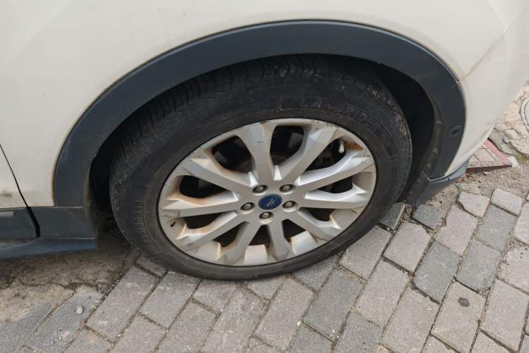 Used Ford Kuga 2013 2.0L GTDi Four-Wheel Drive Premium Model Right Front Wheel Hub