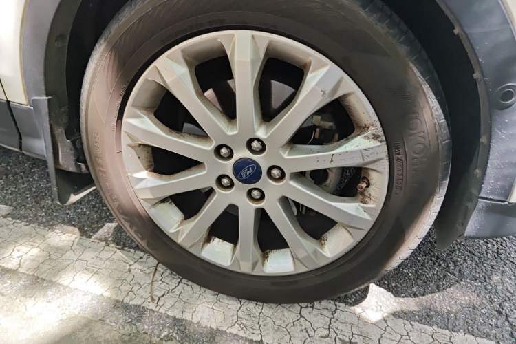 Used Ford Kuga 2013 2.0L GTDi Four-Wheel Drive Premium Model Right Front Wheel Hub