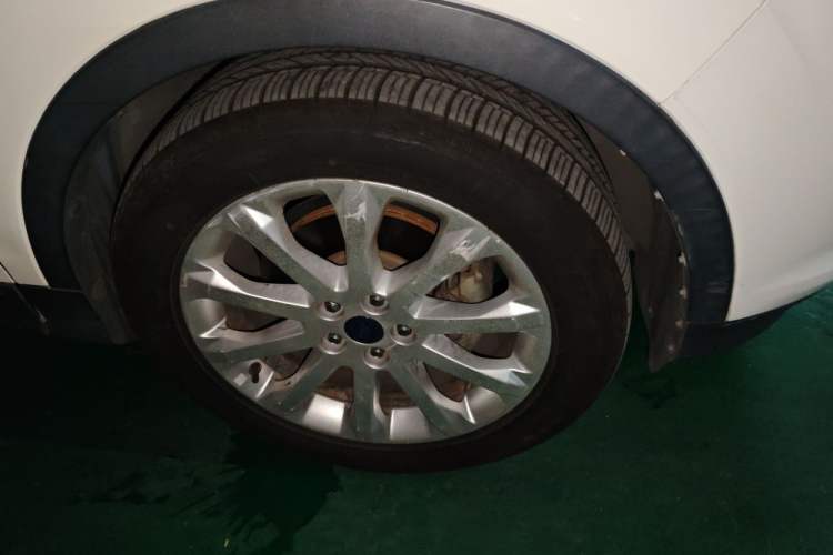 Used Ford Kuga 2013 1.6L GTDi Two-Wheel-Drive Comfort Model Right Front Wheel Hub
