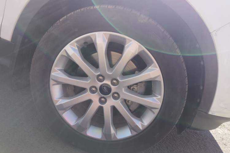 Used Ford Kuga 2013 1.6L GTDi 4x4 Elite Model Right Front Wheel Hub