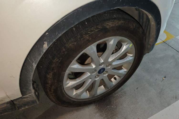 Used Ford Kuga 2013 2.0L GTDi Four-Wheel Drive Premium Model Right Front Wheel Hub