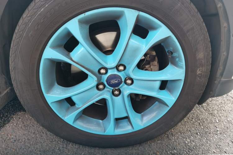 Used Ford Kuga 2013 2.0L GTDi Four-Wheel-Drive Sport Model Right Front Wheel Hub
