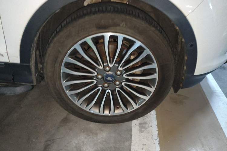 Used Ford Kuga 2013 2.0L GTDi Four-Wheel Drive Premium Model Right Front Wheel Hub