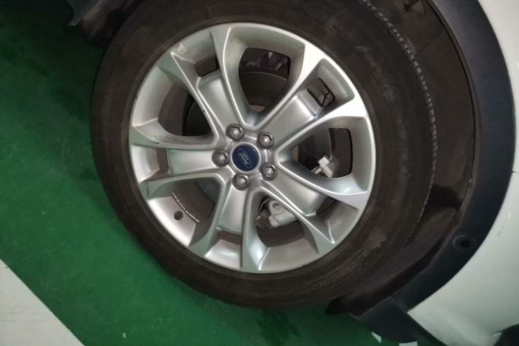 Used Ford Kuga 2013 2.0L GTDi Four-Wheel Drive Premium Model Right Front Wheel Hub