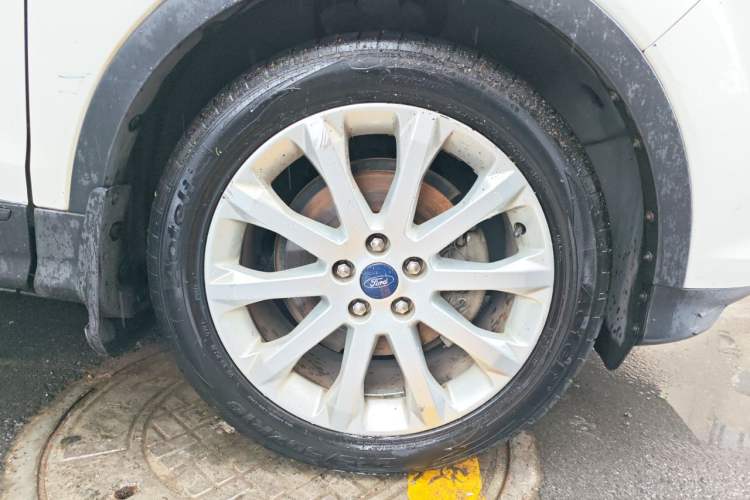 Used Ford Kuga 2013 1.6L GTDi Two-Wheel-Drive Trend Model Right Front Wheel Hub