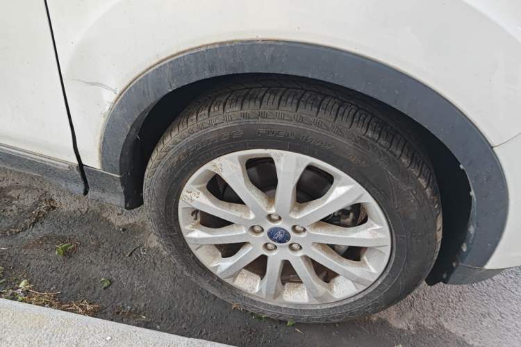 Used Ford Kuga 2013 1.6L GTDi 4x4 Elite Model Right Front Wheel Hub