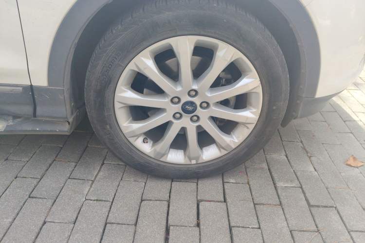 Used Ford Kuga 2013 1.6L GTDi 4x4 Elite Model Right Front Wheel Hub