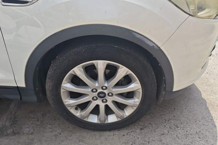 Used Ford Kuga 2013 1.6L GTDi Two-Wheel-Drive Trend Model Right Front Wheel Hub