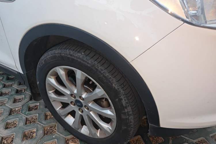 Used Ford Kuga 2013 1.6L GTDi 4x4 Elite Model Right Front Wheel Hub