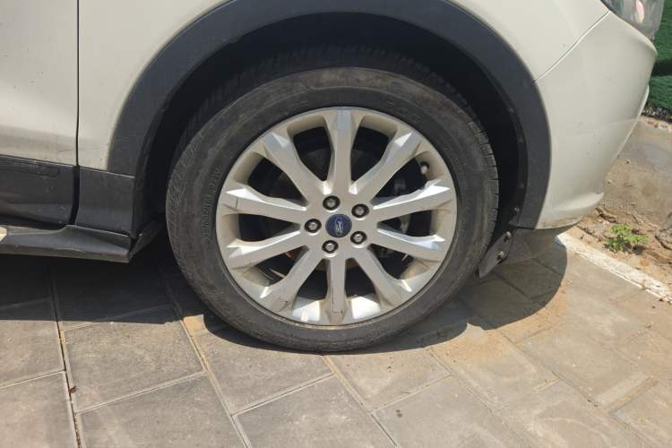 Used Ford Kuga 2013 1.6L GTDi Two-Wheel-Drive Trend Model Right Front Wheel Hub