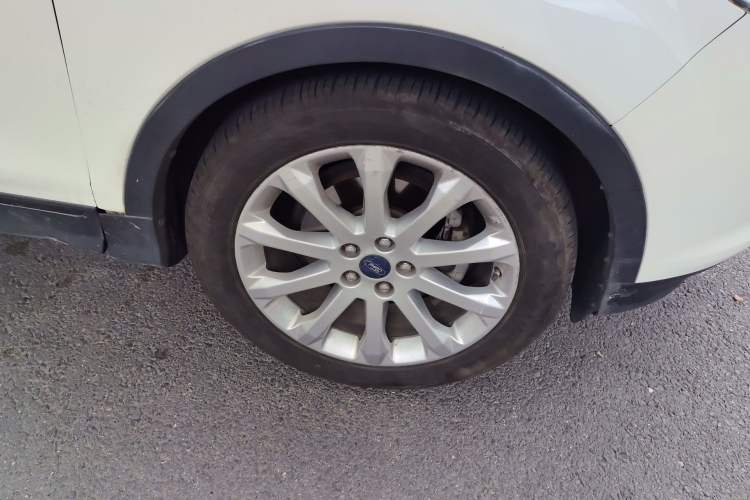 Used Ford Kuga 2013 1.6L GTDi Two-Wheel-Drive Trend Model Right Front Wheel Hub