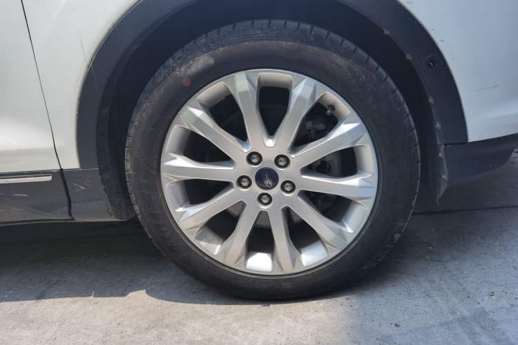 Used Ford Kuga 2013 2.0L GTDi Four-Wheel Drive Premium Model Right Front Wheel Hub