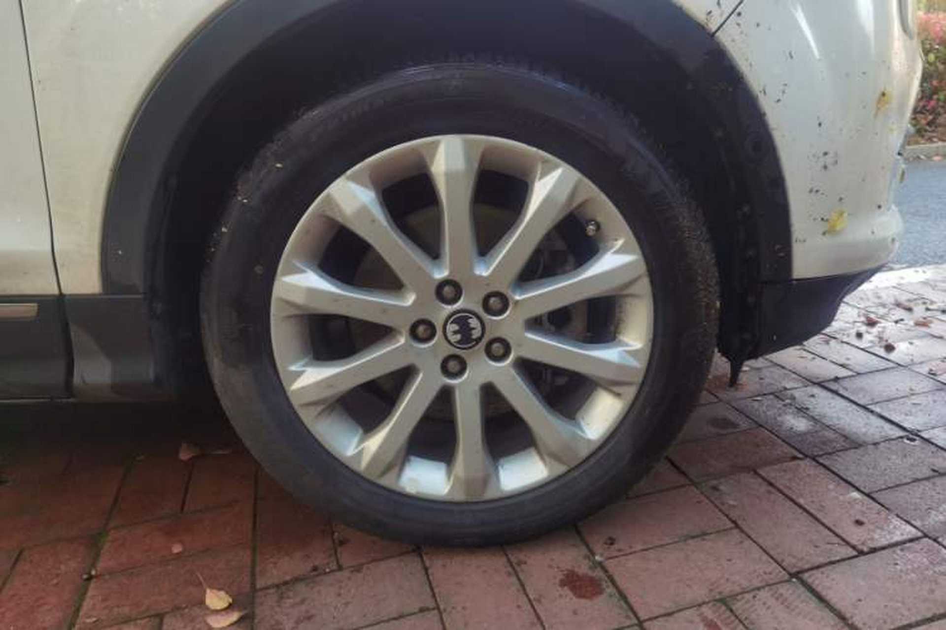 Used Ford Kuga 2013 2.0L GTDi Four-Wheel Drive Premium Model Right Front Wheel Hub