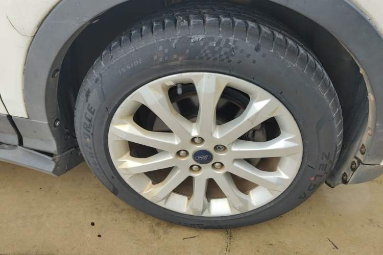 Used Ford Kuga 2013 1.6L GTDi Two-Wheel-Drive Comfort Model Right Front Wheel Hub
