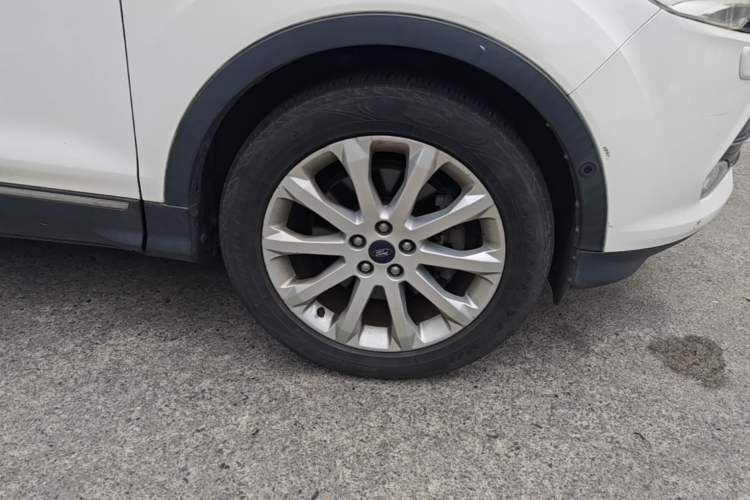 Used Ford Kuga 2013 2.0L GTDi Four-Wheel-Drive Sport Model Right Front Wheel Hub