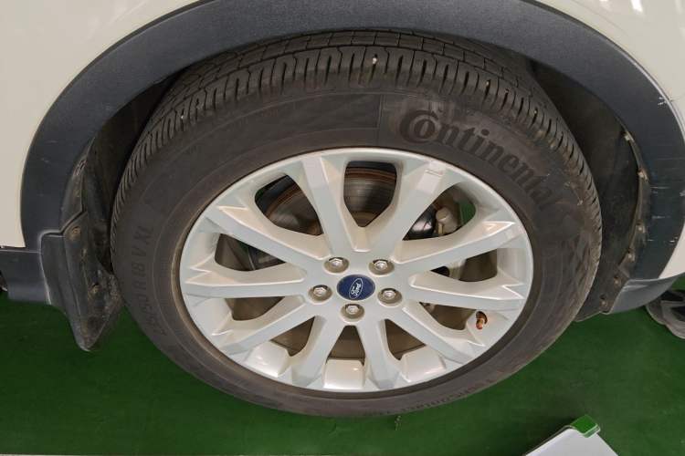 Used Ford Kuga 2013 1.6L GTDi Two-Wheel-Drive Trend Model Right Front Wheel Hub