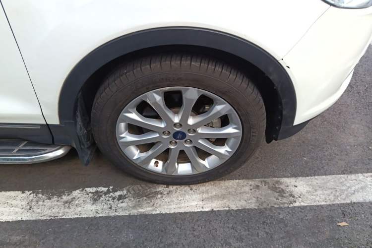 Used Ford Kuga 2013 1.6L GTDi 4x4 Elite Model Right Front Wheel Hub