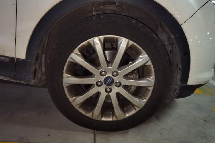 Used Ford Kuga 2013 2.0L GTDi Four-Wheel Drive Premium Model Right Front Wheel Hub