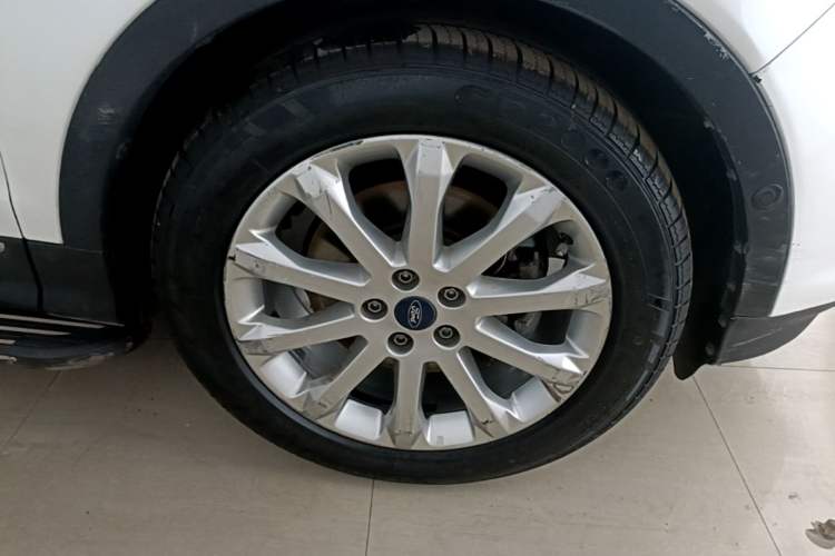 Used Ford Kuga 2013 2.0L GTDi Four-Wheel-Drive Sport Model Right Front Wheel Hub