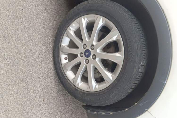 Used Ford Kuga 2013 1.6L GTDi 4x4 Elite Model Right Front Wheel Hub