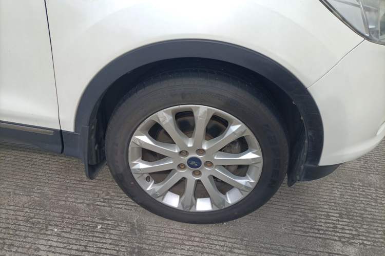 Used Ford Kuga 2013 1.6L GTDi 4x4 Elite Model Right Front Wheel Hub
