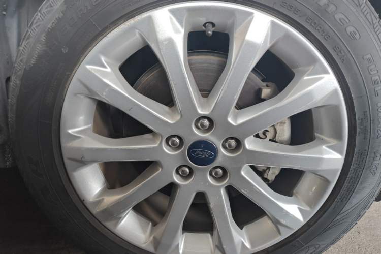 Used Ford Kuga 2013 1.6L GTDi 4x4 Elite Model Right Front Wheel Hub