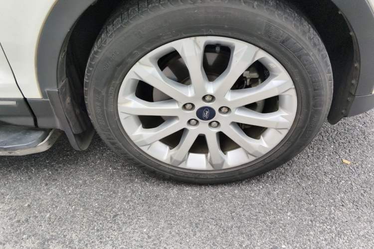 Used Ford Kuga 2013 1.6L GTDi 4x4 Elite Model Right Front Wheel Hub