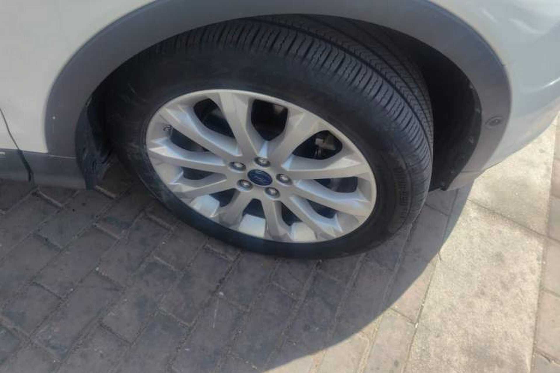 Used Ford Kuga 2013 2.0L GTDi Four-Wheel Drive Premium Model Right Front Wheel Hub