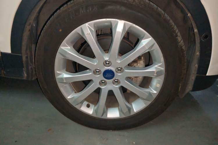 Used Ford Kuga 2013 2.0L GTDi Four-Wheel Drive Premium Model Right Front Wheel Hub
