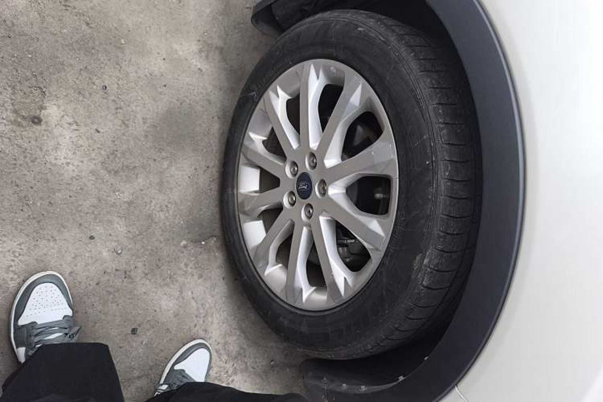 Used Ford Kuga 2013 1.6L GTDi Two-Wheel-Drive Trend Model Right Front Wheel Hub