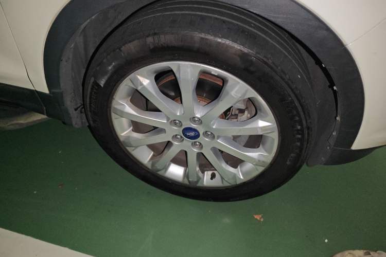 Used Ford Kuga 2013 1.6L GTDi 4x4 Elite Model Right Front Wheel Hub