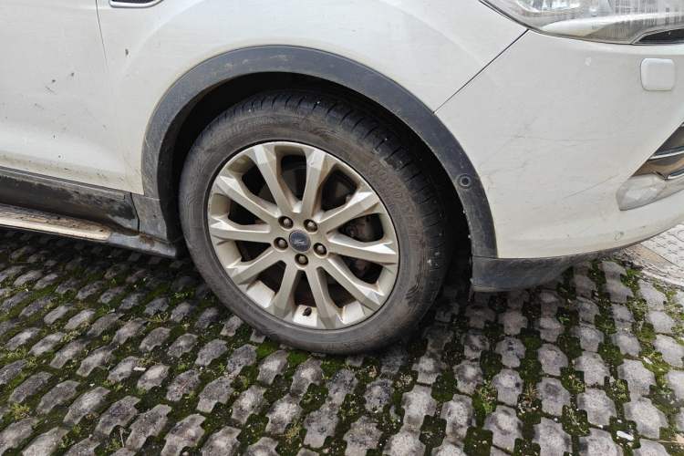 Used Ford Kuga 2013 2.0L GTDi Four-Wheel Drive Premium Model Right Front Wheel Hub