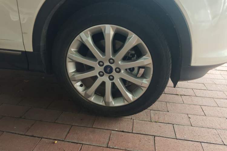 Used Ford Kuga 2013 1.6L GTDi 4x4 Elite Model Right Front Wheel Hub