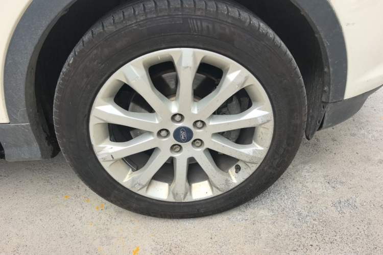 Used Ford Kuga 2013 1.6L GTDi 4x4 Elite Model Right Front Wheel Hub