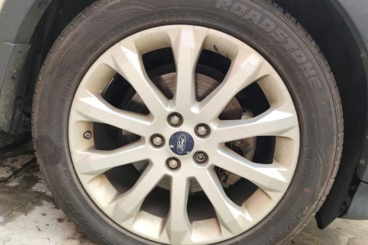 Used Ford Kuga 2013 1.6L GTDi Two-Wheel-Drive Trend Model Right Front Wheel Hub