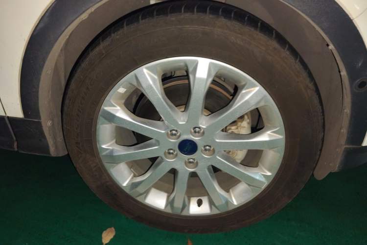 Used Ford Kuga 2013 2.0L GTDi Four-Wheel Drive Premium Model Right Front Wheel Hub