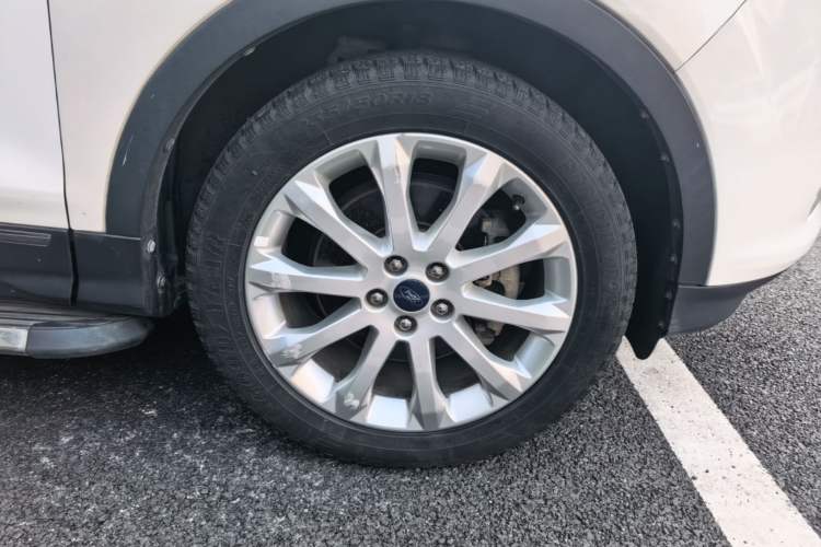 Used Ford Kuga 2013 1.6L GTDi 4x4 Elite Model Right Front Wheel Hub