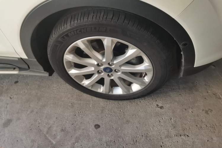 Used Ford Kuga 2013 2.0L GTDi Four-Wheel Drive Premium Model Right Front Wheel Hub