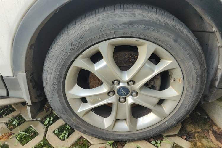 Used Ford Kuga 2013 2.0L GTDi Four-Wheel-Drive Sport Model Right Front Wheel Hub