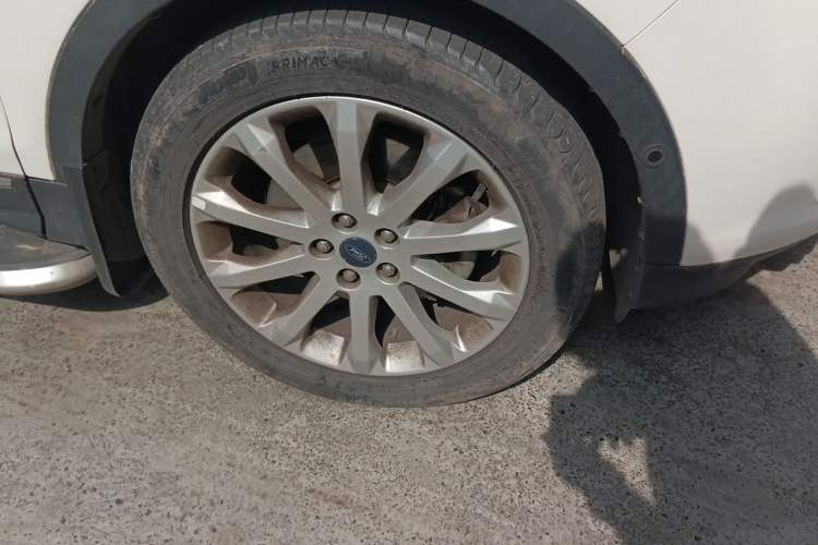 Used Ford Kuga 2013 2.0L GTDi Four-Wheel Drive Premium Model Right Front Wheel Hub