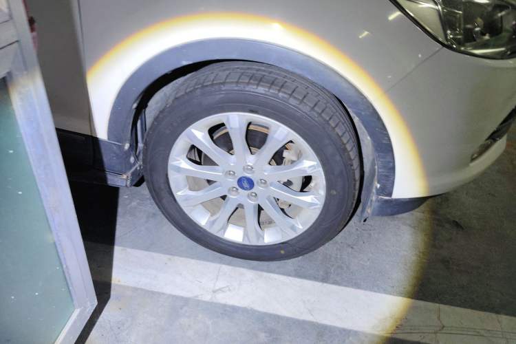Used Ford Kuga 2013 1.6L GTDi 4x4 Elite Model Right Front Wheel Hub