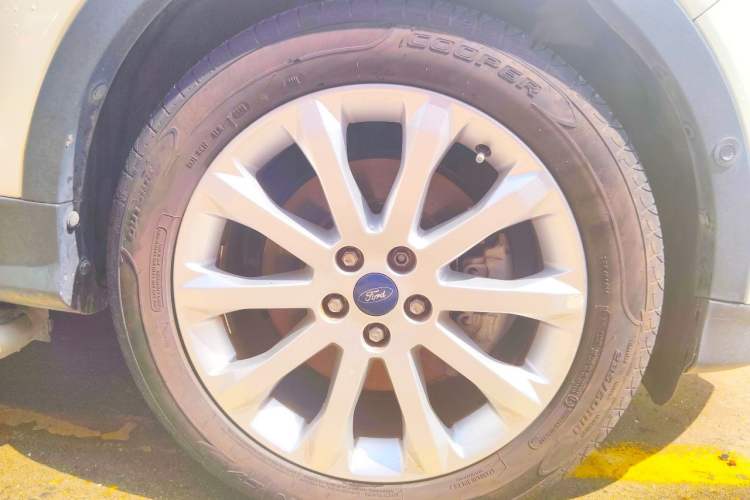 Used Ford Kuga 2013 2.0L GTDi Four-Wheel Drive Premium Model Right Front Wheel Hub