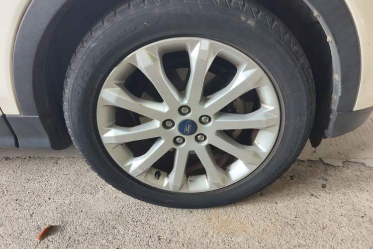 Used Ford Kuga 2013 1.6L GTDi Two-Wheel-Drive Trend Model Right Front Wheel Hub