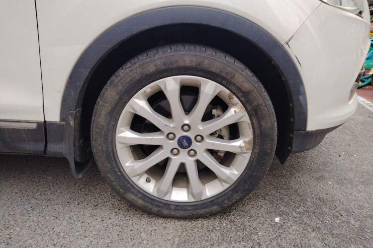 Used Ford Kuga 2013 1.6L GTDi 4x4 Elite Model Right Front Wheel Hub
