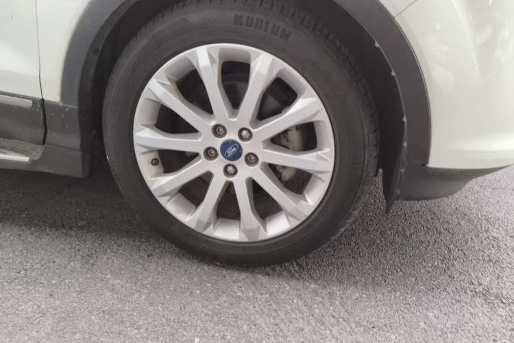 Used Ford Kuga 2013 1.6L GTDi Two-Wheel-Drive Comfort Model Right Front Wheel Hub